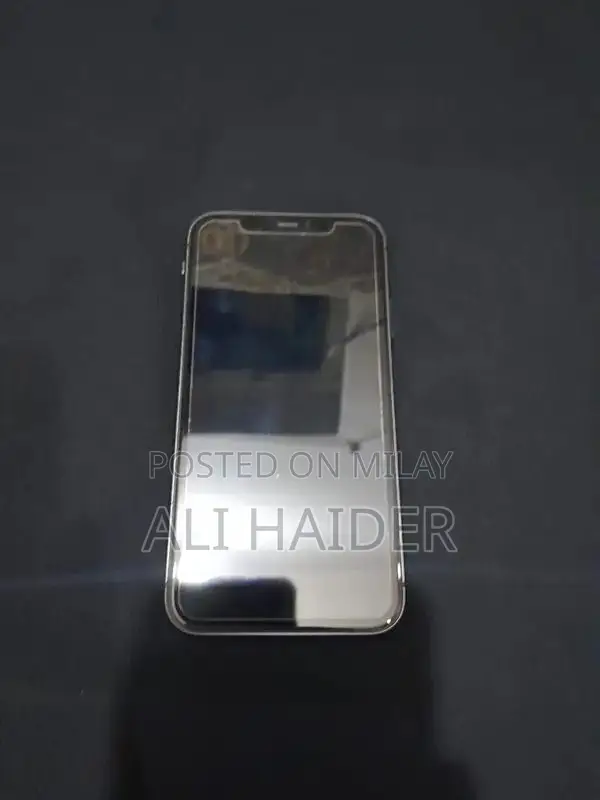 Apple iPhone 11 Unlocked Smartphone 64GB Pristine Condition