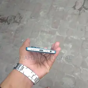 High Memory Smartphone with Extensive Storage