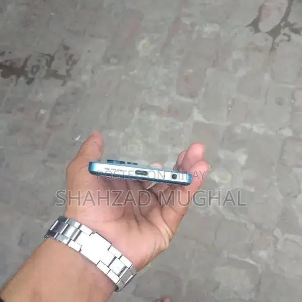 High Memory Smartphone with Extensive Storage