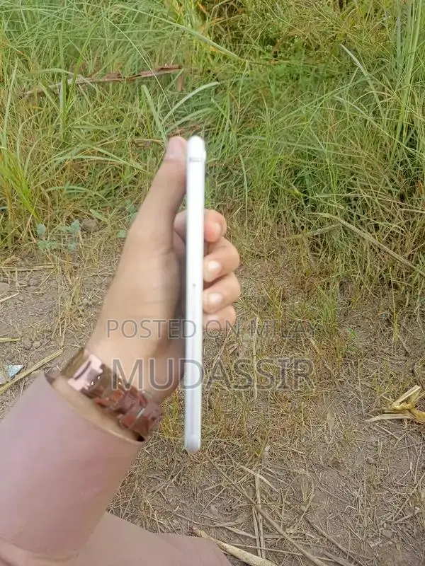 64gb memory 74% battery health finger nonworking home button is ok