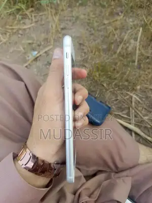 64gb memory 74% battery health finger nonworking home button is ok