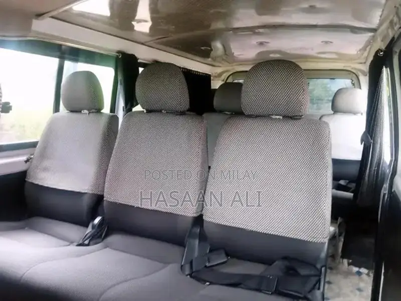 Toyota Hiace 200 Passenger Van 2007 - Manual Transmission, Air Conditi