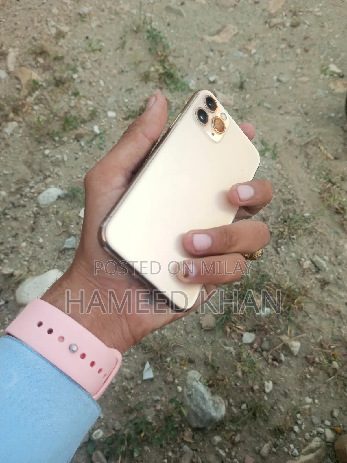 New Apple iPhone 11 64 GB Gold