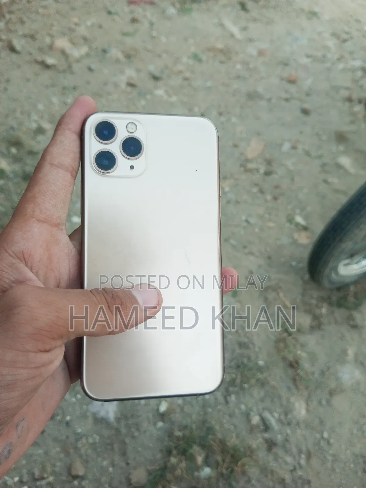 New Apple iPhone 11 64 GB Gold