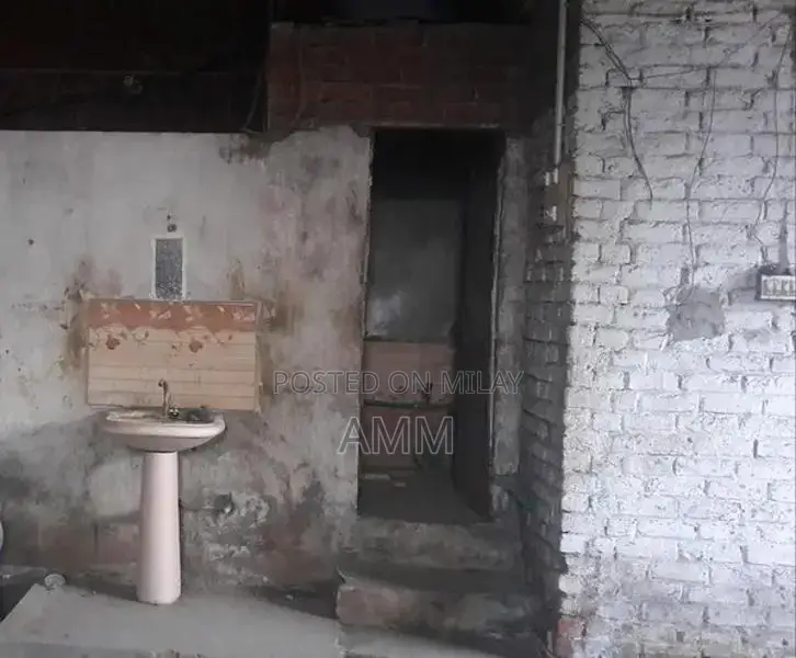 10 Marla Commercial Property with Shops and Facilities