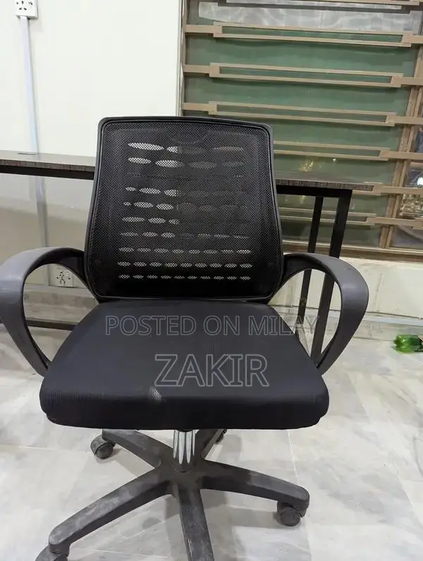 Comfortable Seating Chair in Excellent Condition