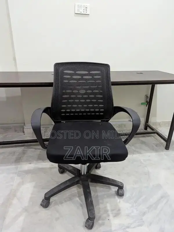 Comfortable Seating Chair in Excellent Condition