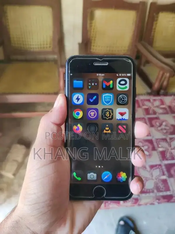 Apple iPhone SE 2020 128GB Dual SIM Smartphone