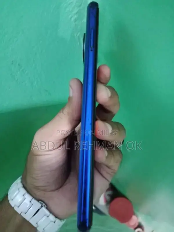 Pocco X3 NFC Smartphone: Compact Multimedia Device