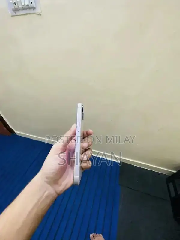 iPhone 13 128GB Smartphone - LLA Model Excellent Condition