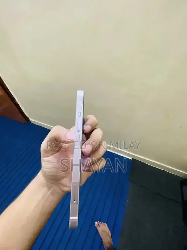 iPhone 13 128GB Smartphone - LLA Model Excellent Condition