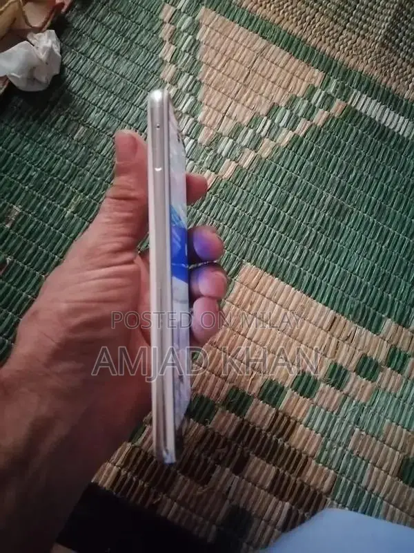 AQuos R2 Smartphone with Advanced Features