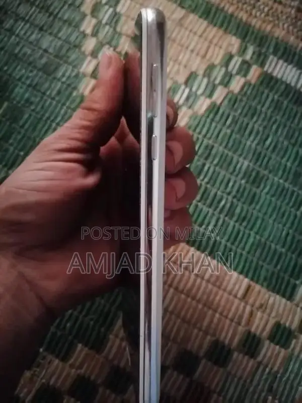 AQuos R2 Smartphone with Advanced Features