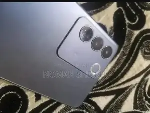 V27e Smartphone with 8GB RAM and 256GB Storage