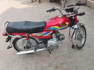 Honda CD70 Motorcycle 2021 - Classic Urban Commuter