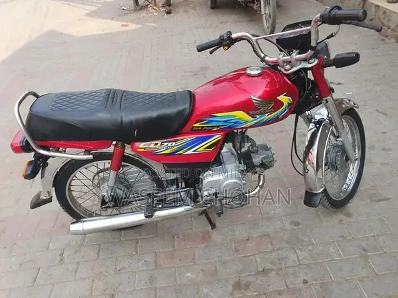 Honda CD70 Motorcycle 2021 - Classic Urban Commuter