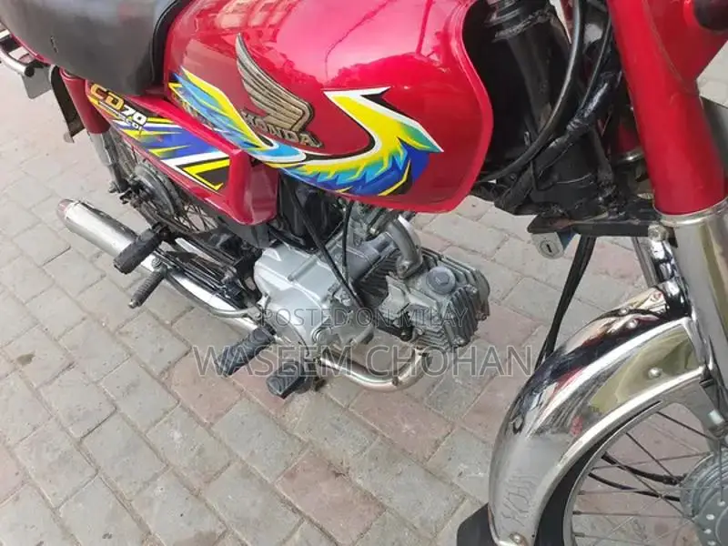 Honda CD70 Motorcycle 2021 - Classic Urban Commuter