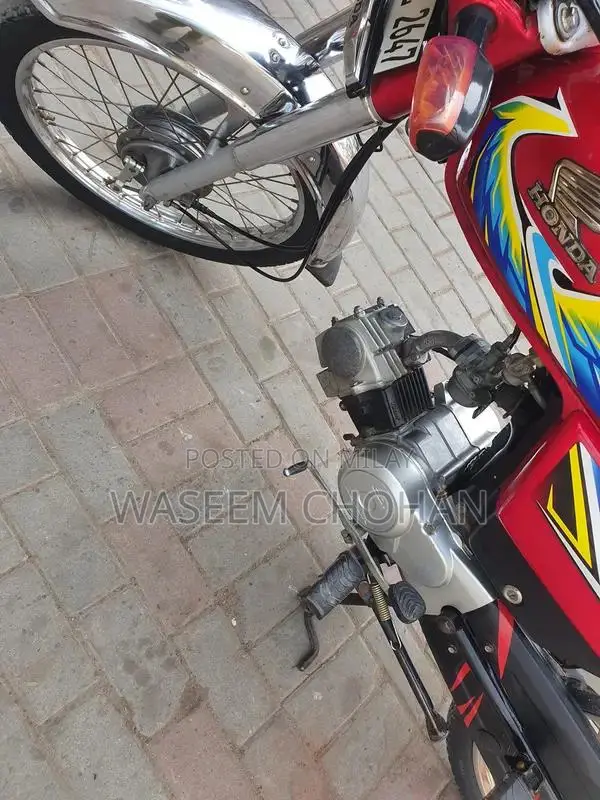 Honda CD70 Motorcycle 2021 - Classic Urban Commuter