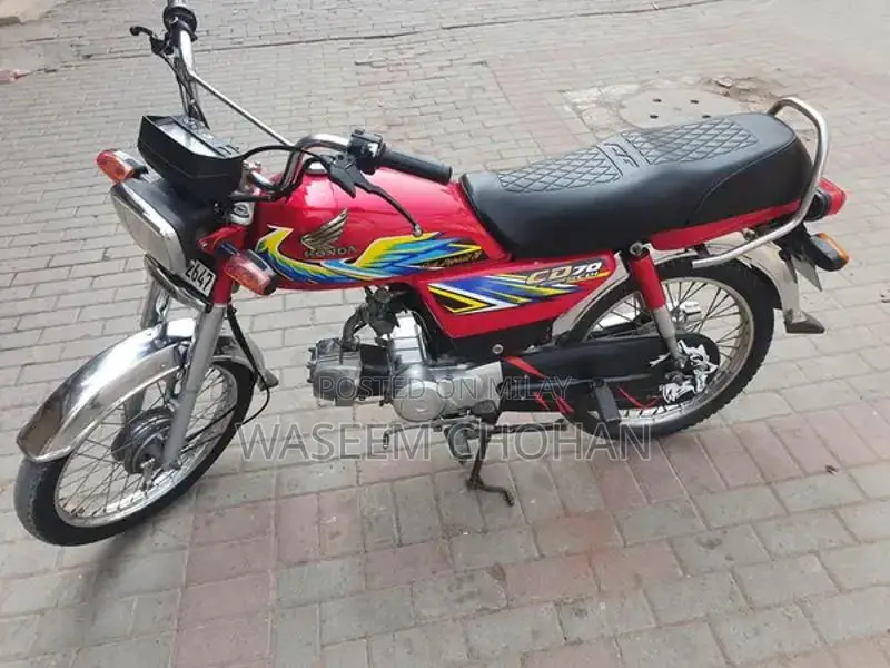 Honda CD70 Motorcycle 2021 - Classic Urban Commuter
