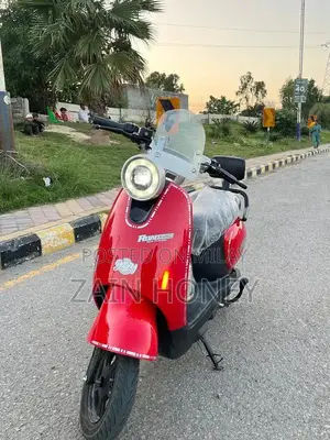 Pristine Condition Scooty - Performance Urban Commuter