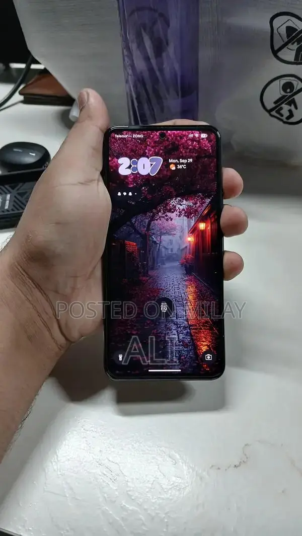 Google Pixel 8 Smartphone - Latest Model Premium Smartphone