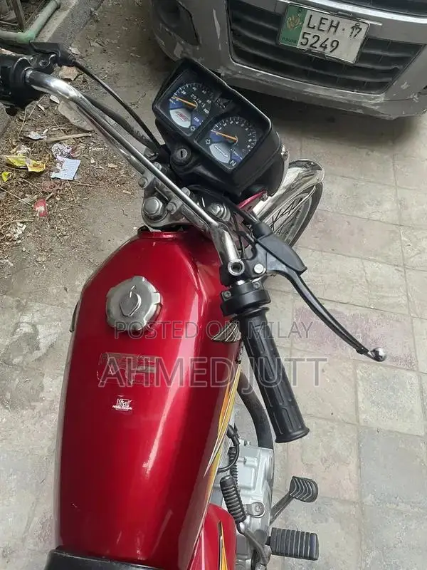 Honda 125 Motorcycle - Excellent Condition Low Mileage