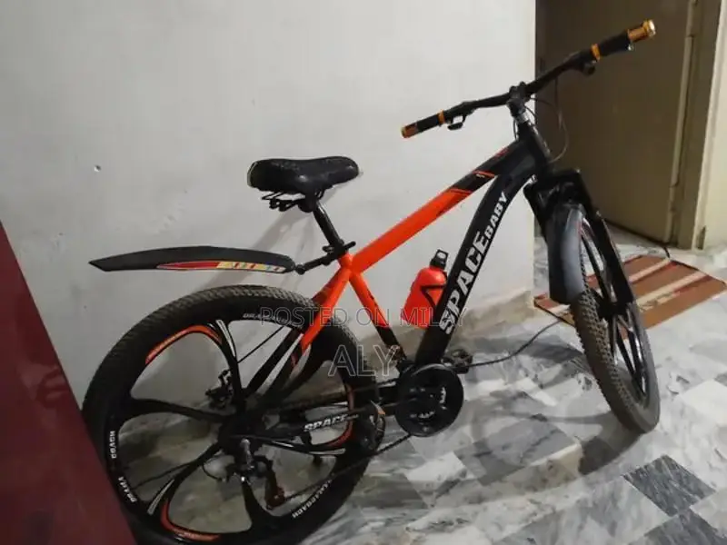 Brand New Bicycle - Perfect Condition, Ideal for Riding and Commuting