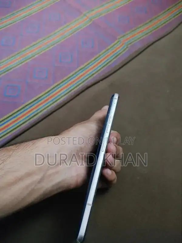 5G Smartphone with Dual Screen and Versatile Features