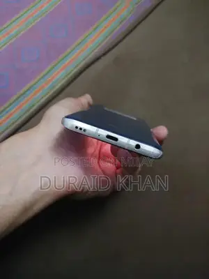 5G Smartphone with Dual Screen and Versatile Features