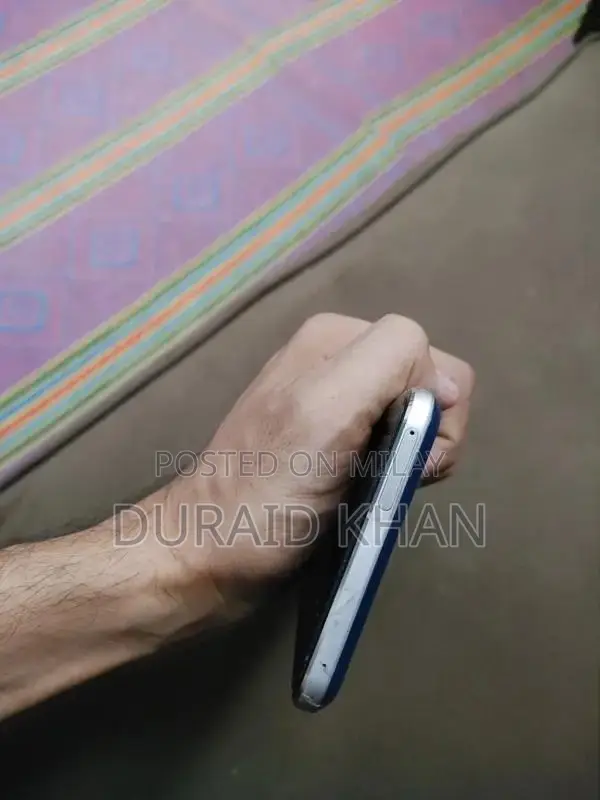 5G Smartphone with Dual Screen and Versatile Features