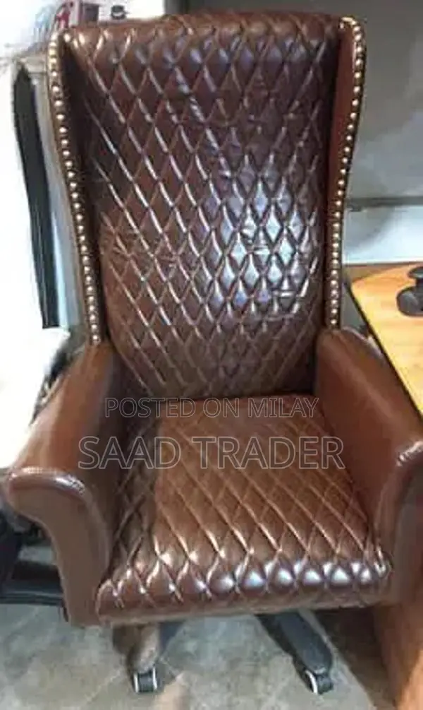 Executive Revolving Office Chair with Customizable Design