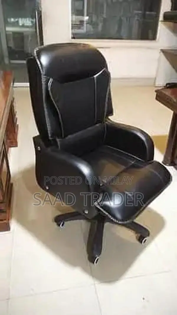 Executive Revolving Office Chair with Customizable Design