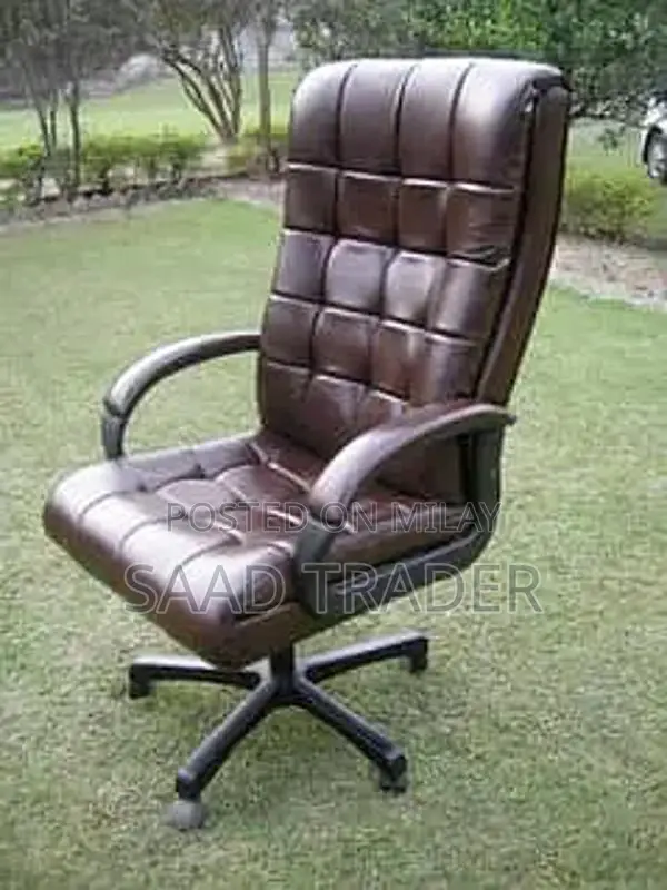 Executive Revolving Office Chair with Customizable Design