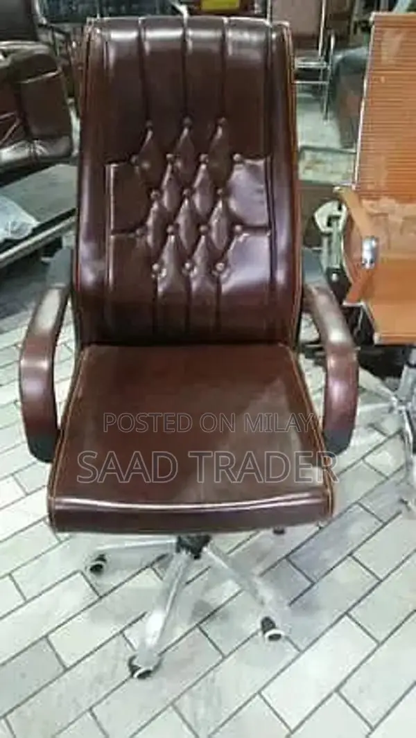 Executive Revolving Office Chair with Customizable Design