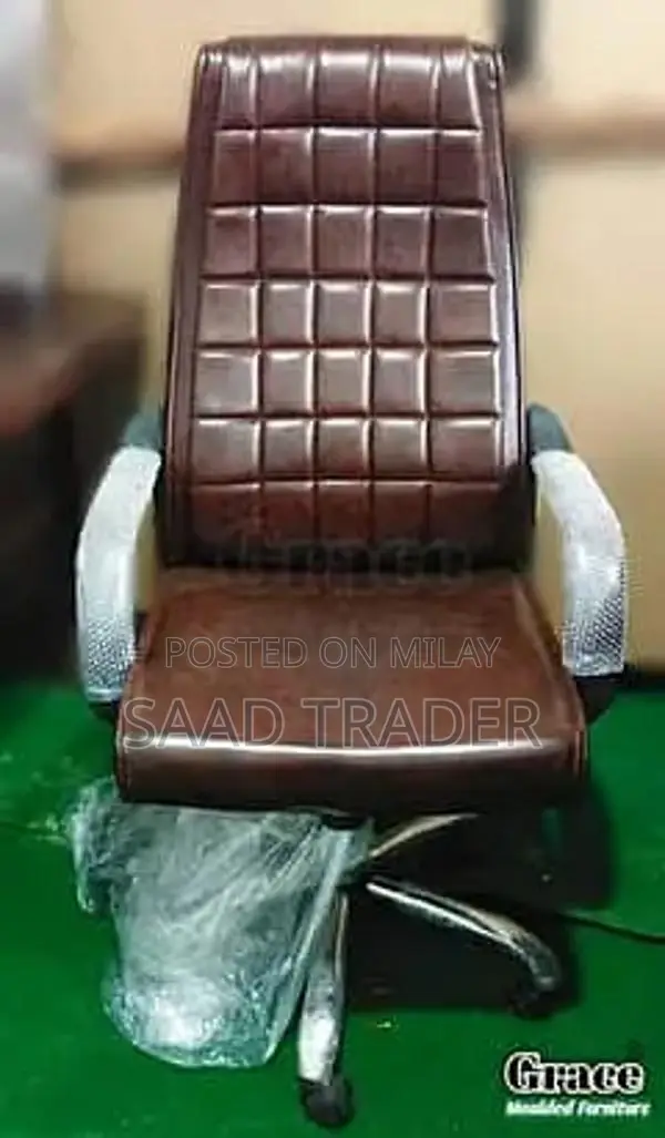 Executive Revolving Office Chair with Customizable Design