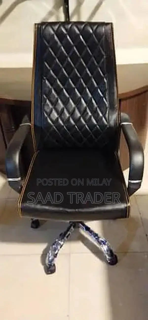 Executive Revolving Office Chair with Customizable Design