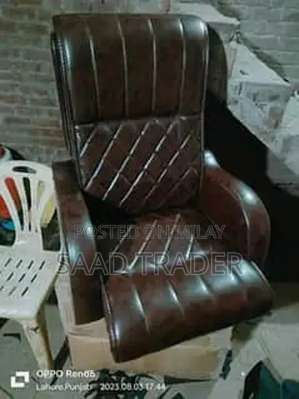 Executive Revolving Office Chair with Customizable Design