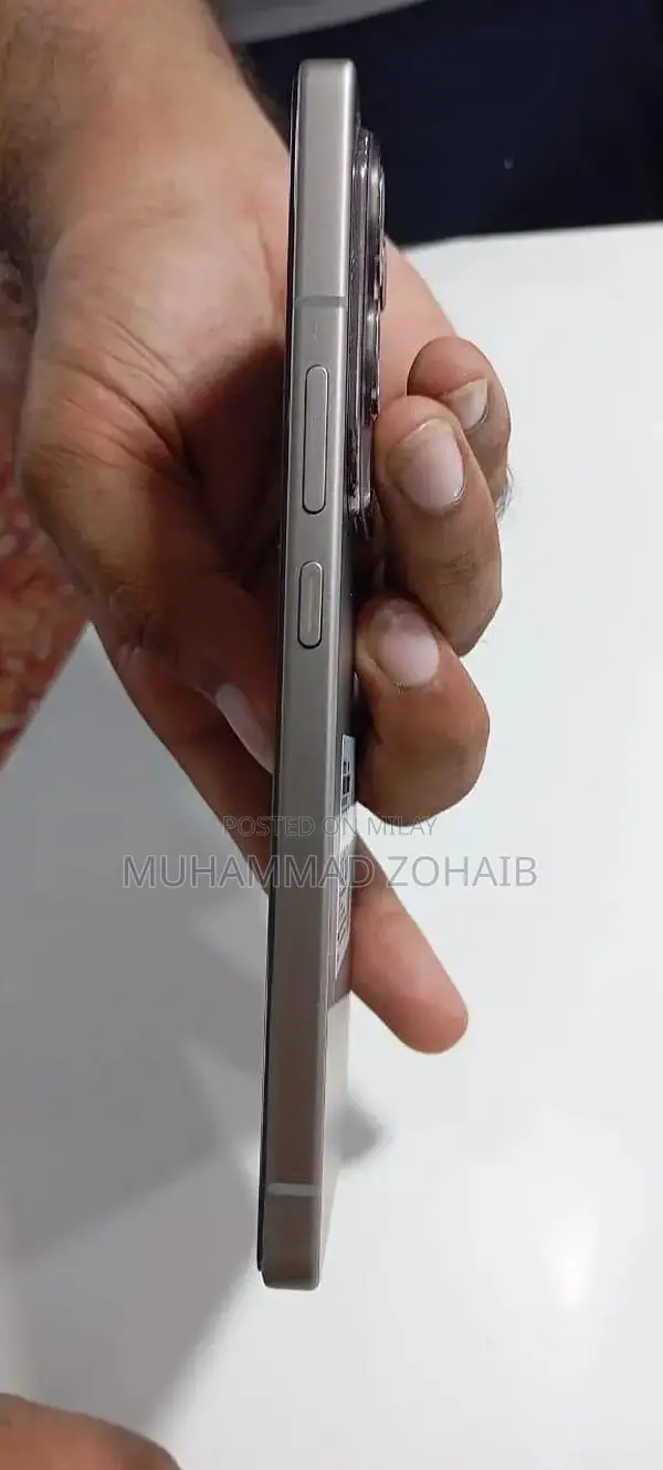 Compact Wireless Charging Mobile with Original Accessories