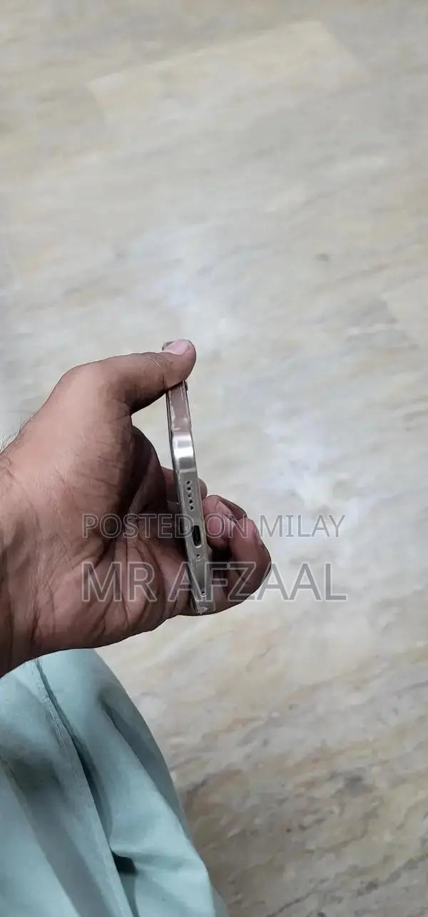 vivo V23 ram 12+8/ 256 gb good Condition