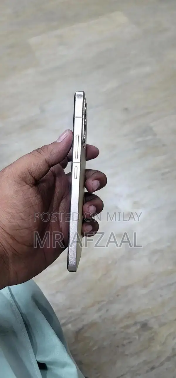 vivo V23 ram 12+8/ 256 gb good Condition