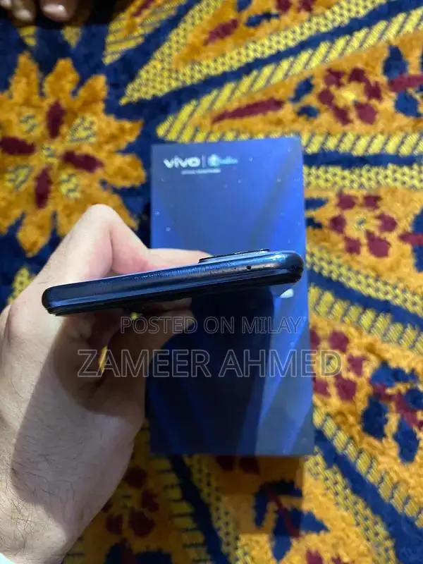 VIVO V21E