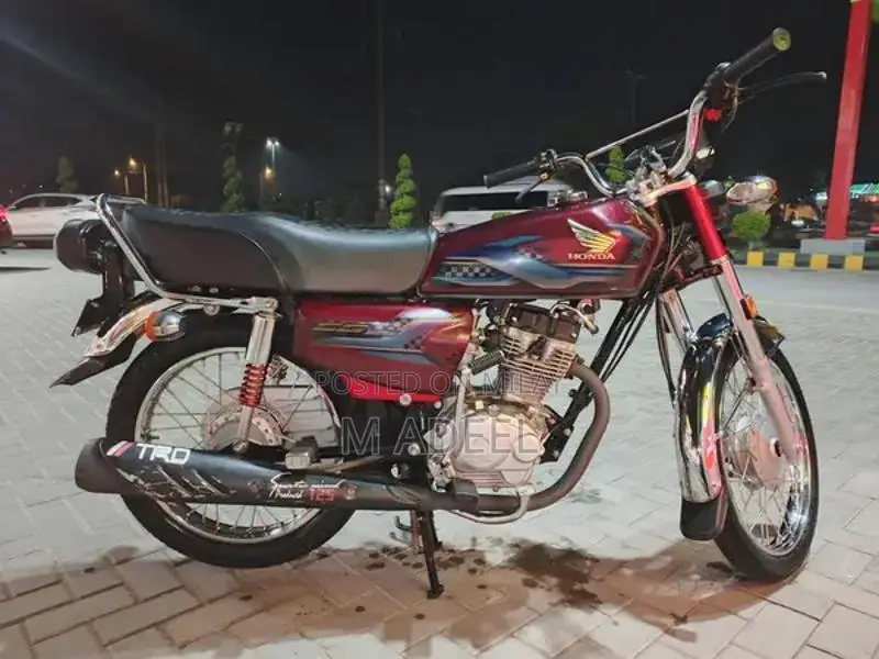 Honda CG 125 Motorcycle - Classic Single Cylinder Bike