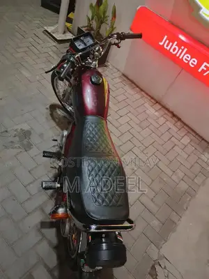 Honda CG 125 Motorcycle - Classic Single Cylinder Bike