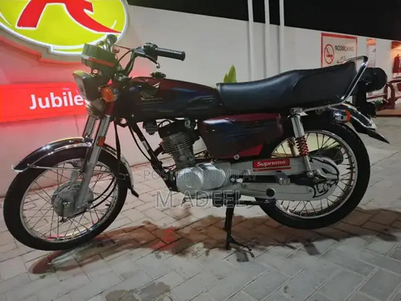 Honda CG 125 Motorcycle - Classic Single Cylinder Bike