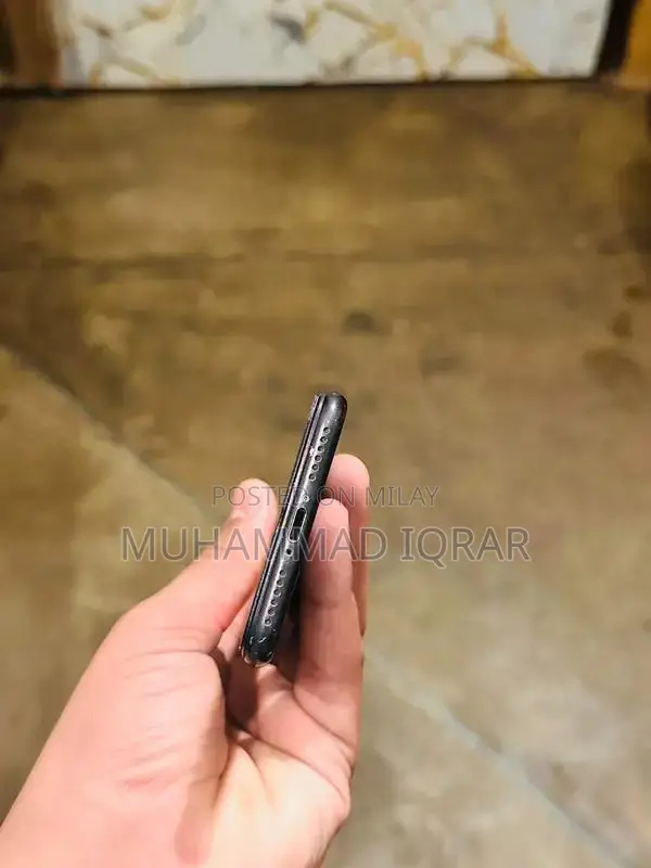 iphone 7  32 GB storage