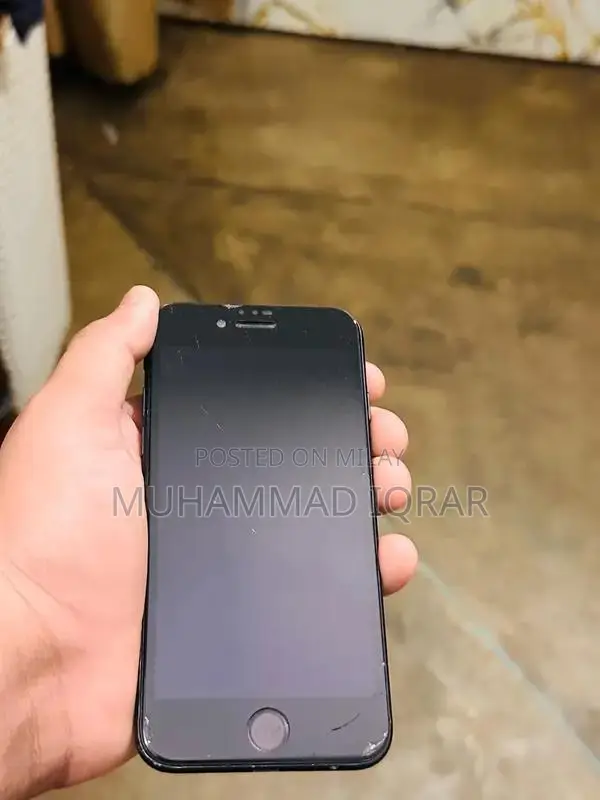 iphone 7  32 GB storage