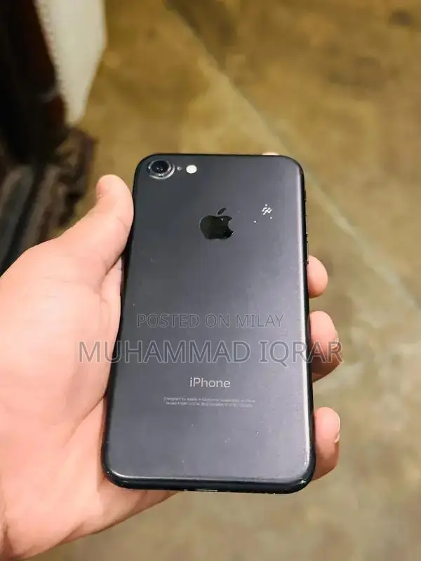 iphone 7  32 GB storage