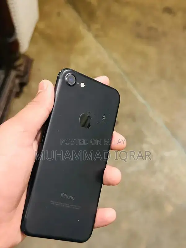 iphone 7  32 GB storage