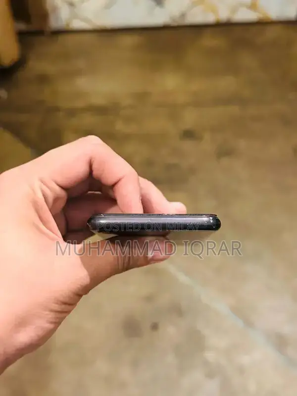 iphone 7  32 GB storage