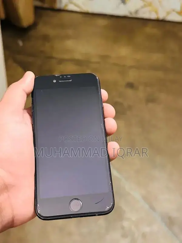 iphone 7  32 GB storage